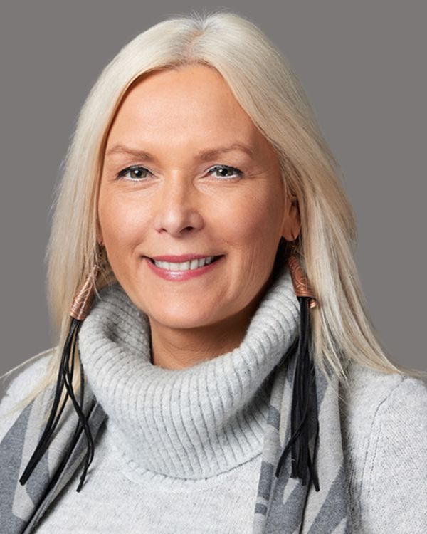 Brenda Knights Headshot